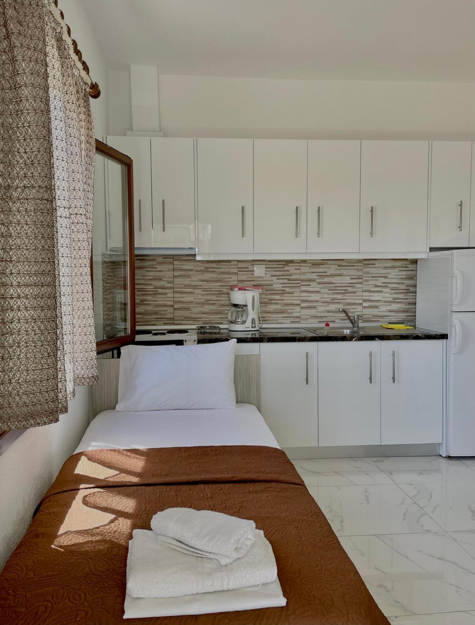 Anna Dani Apartments Vourvourou Buitenkant foto