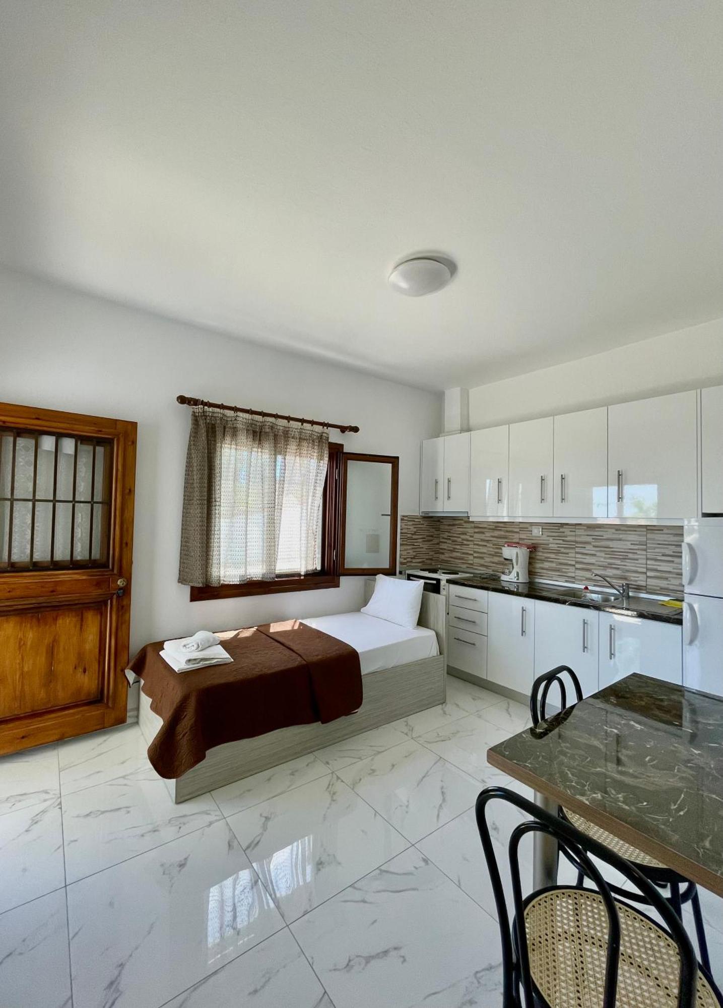 Anna Dani Apartments Vourvourou Buitenkant foto
