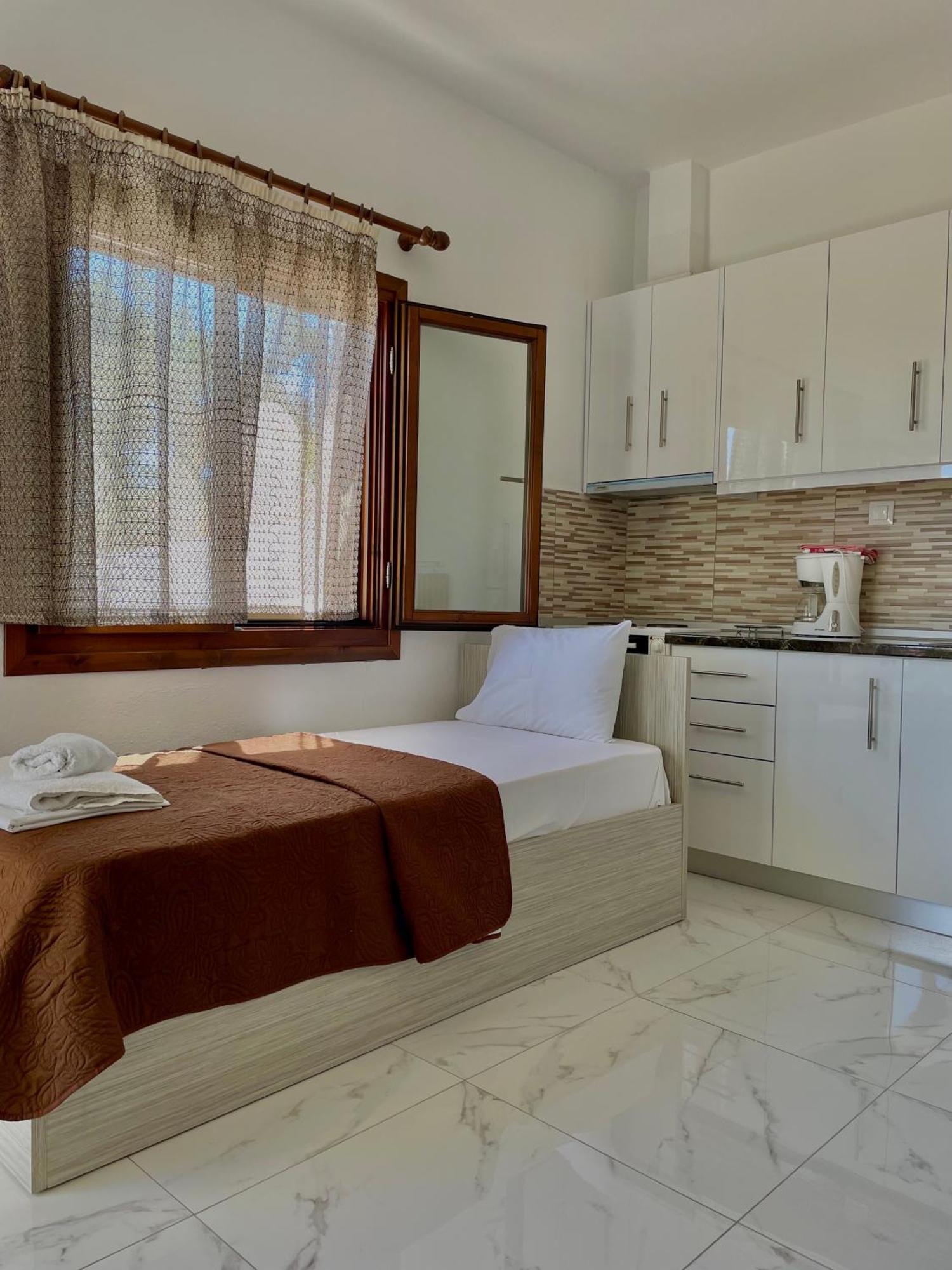 Anna Dani Apartments Vourvourou Buitenkant foto